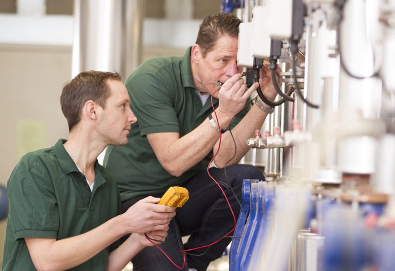 Top 5 Qualities To Look For In A Packaging Machinery Service Technician